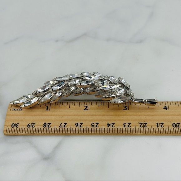 Vintage Regency Jewels Brooch Pin Signed Clear Facet Navette Rhinestone 50s 60s - Picture 8 of 10